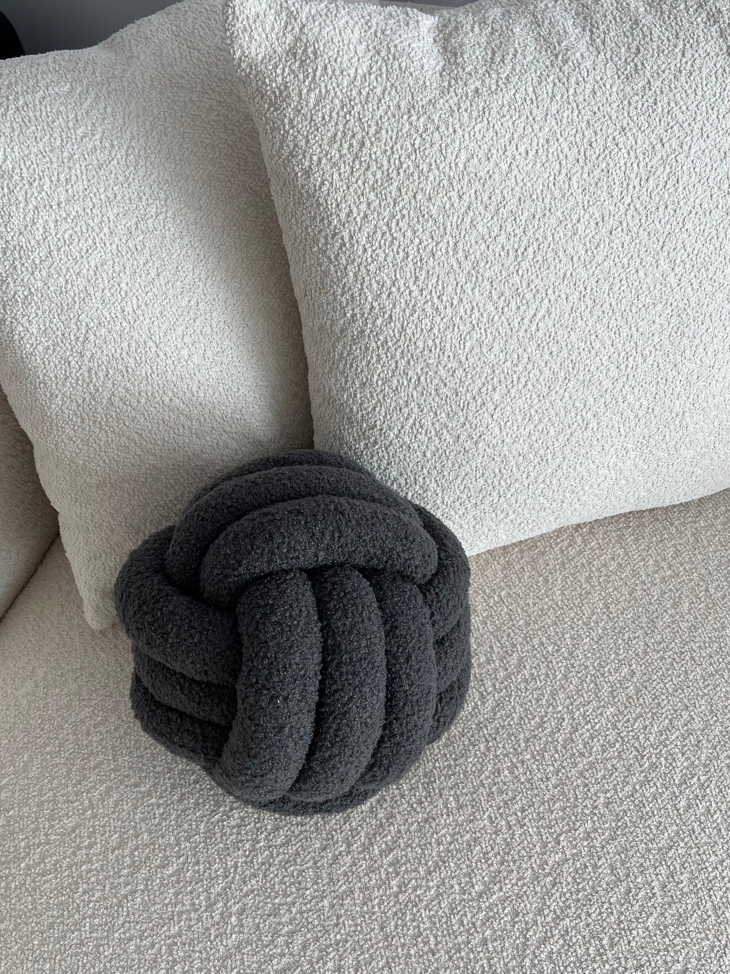 Knot ball cushion