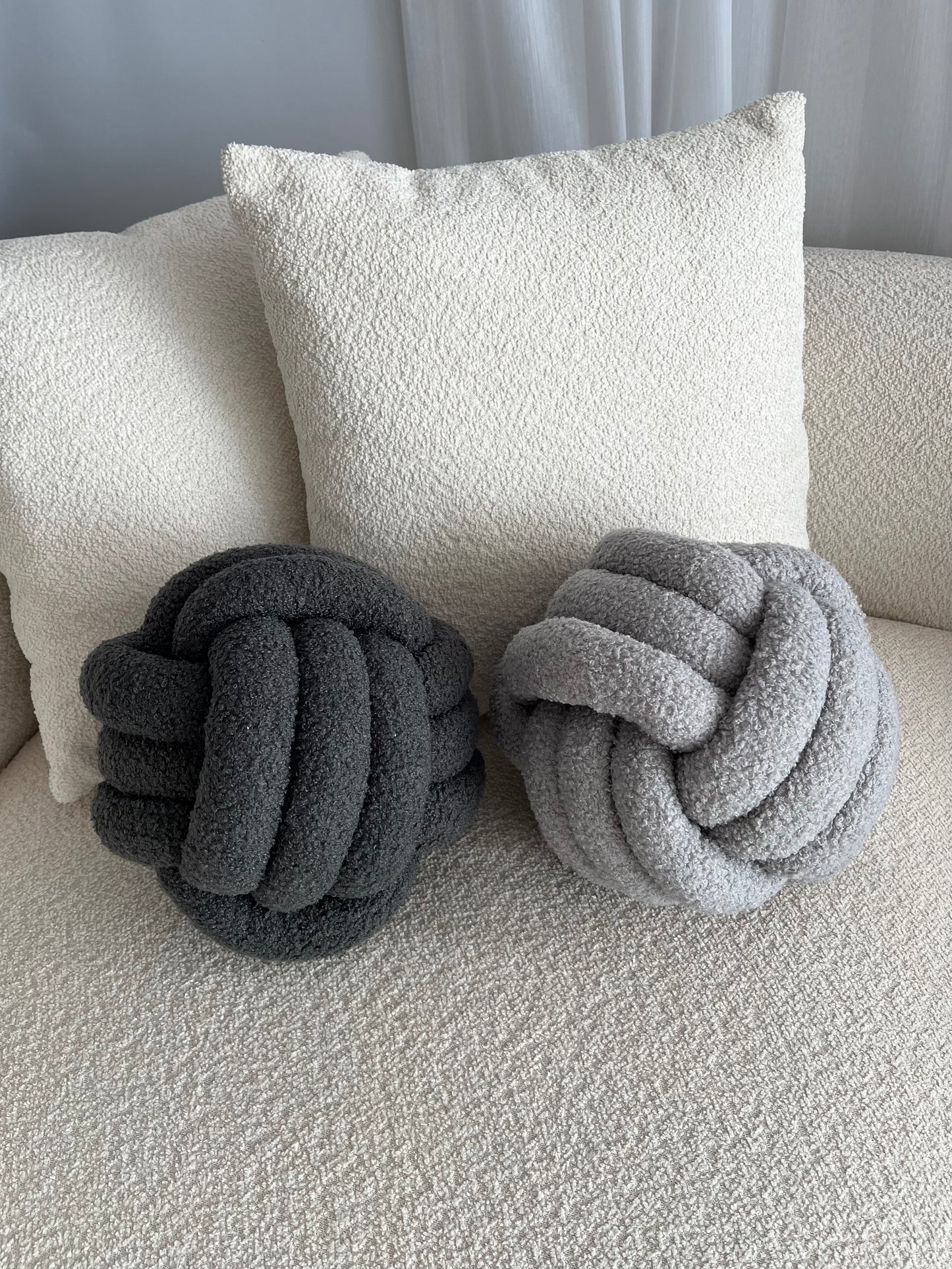 Knot ball cushion