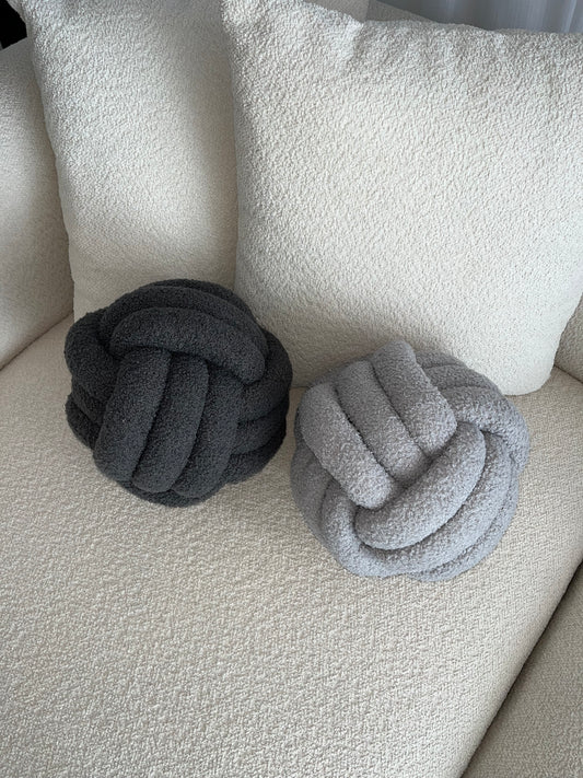 Knot ball cushion